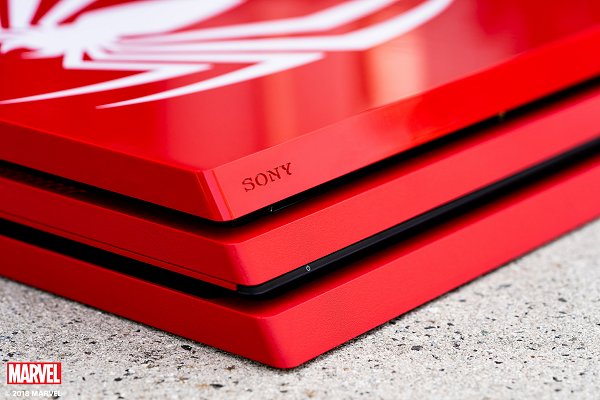 Marvel's Spider-Man PS4 Pro Bundle LE Photo Gallery.jpg
