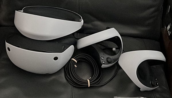 Sony Reveals PlayStation VR2 (PS VR2) Headset Design for PS5 4.jpg