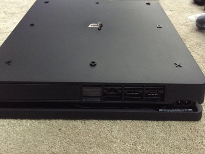 PS4 Slim 2.jpg PS4 Slim 2.jpg