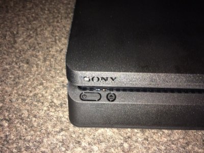 PS4 Slim 4.jpg PS4 Slim 4.jpg
