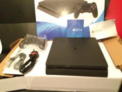 PS4 Slim 5.jpg PS4 Slim 5.jpg