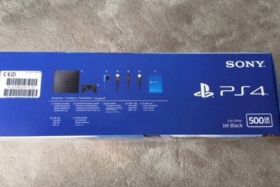 PS4 Slim Box 3.jpg