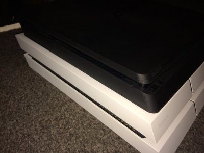PS4 Slim Compare 4.jpg PS4 Slim Compare 4.jpg