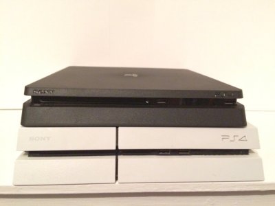 PS4 Slim Compare 6.jpg PS4 Slim Compare 6.jpg