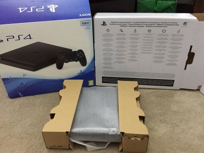 PS4 Slim Box 4.jpg PS4 Slim Box 4.jpg