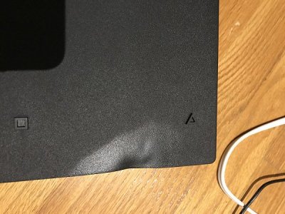 Report of PS4 Pro Console Case Melting by EnMTW on Twitter 2.jpg