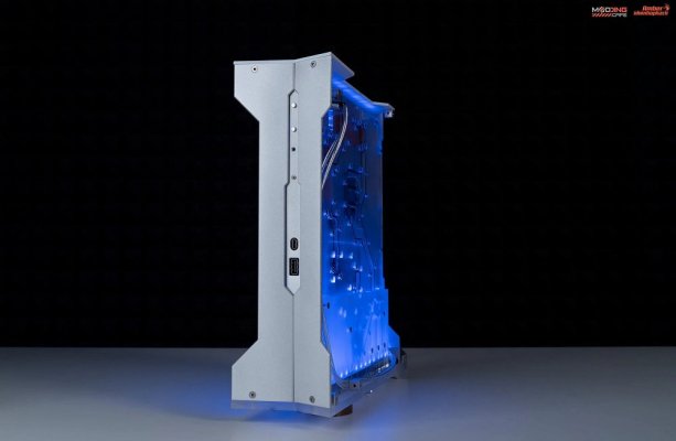 Water Cooled PlayStation 5 Console Demo by PS5 Modder Nhenhophach 2.jpg